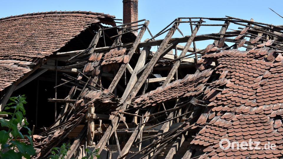 In Haselmühl ist am Sonntag eine Scheune eingestürzt. Bild: Stephan Huber