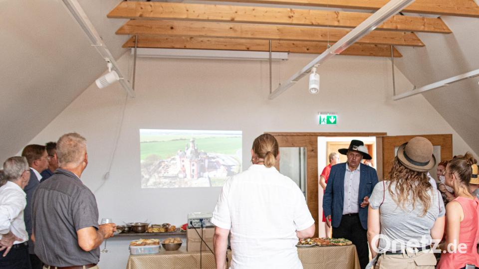 Auch ein Dokumentarfilm ist Teil der Ausstellung. Er zeigt die Fertigstellung einer Vorhalle eines tschechischen Baudenkmals nach den Plänen des Barockarchitekten Jan Blažej Santini Aichl. Bild: sfo