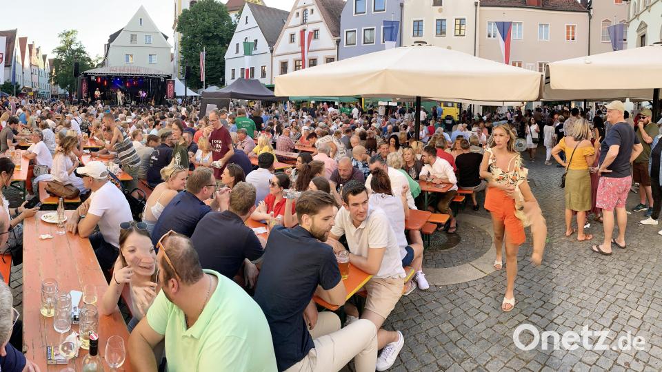 Endlich wieder Musik und Party: Das Bürgerfest in Weiden 2022. Bild: Gabi Schönberger