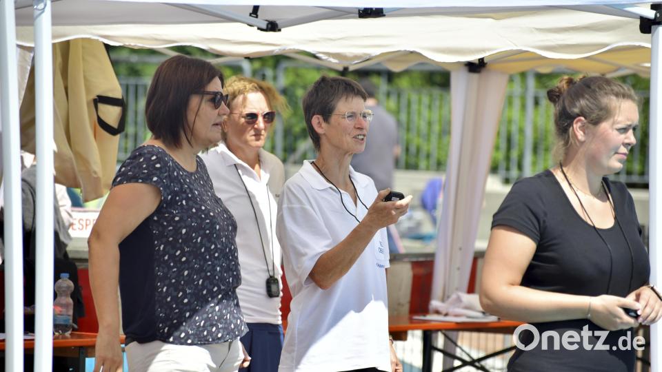 Genau hinschauen müssen die Kampfrichter beim Kurfürstenpokal - einige Schwimmer mussten disqualifiziert werden. Bild: Hubert Ziegler