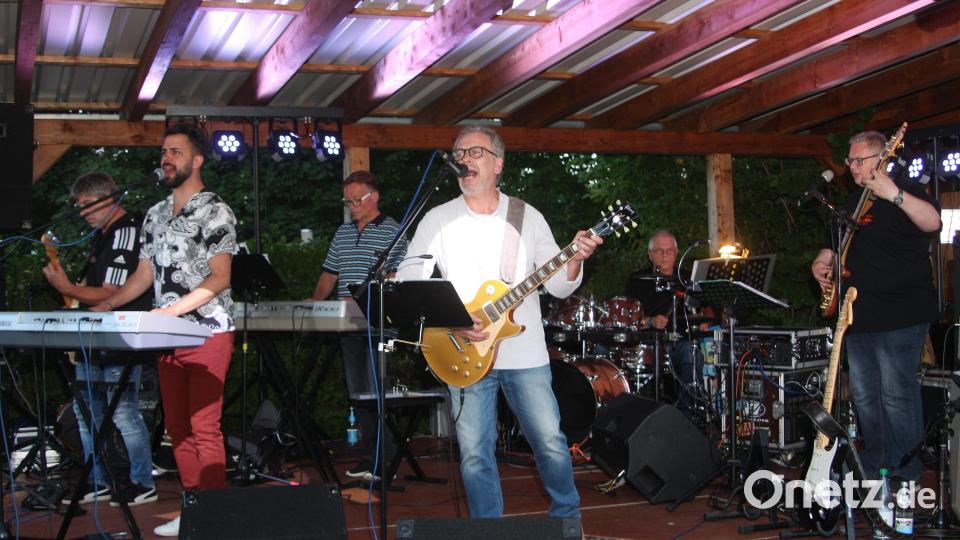 Am Samstag rockte die Band Crossfire aus Waldsassen. Bild: wro