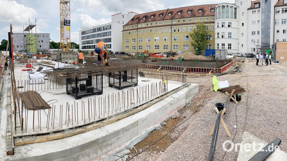 Auf dem Gelände des ehemaligen Augustinerseminars entsteht die neue Kinder- und Jugendpsychiatrie des Bezirksklinikums Regensburg. Bild: Gabi Schönberger