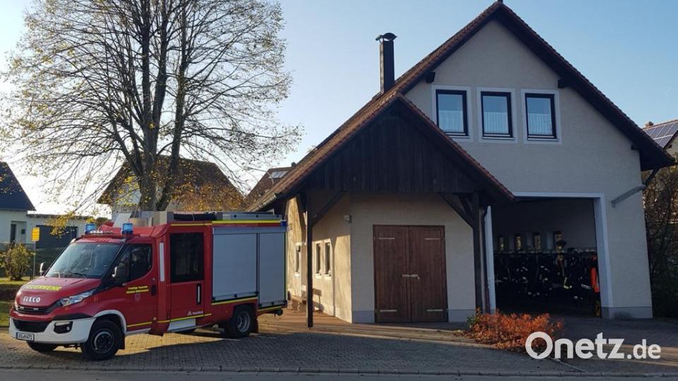 Seit 2021 das neue Flaggschiff der Feuerwehr Holnstein, steht das Mittlere Löschfahrzeug vor dem Gerätehaus, das bis zur 150-Jahr-Feier 2026 renoviert werden soll. Bild: lei