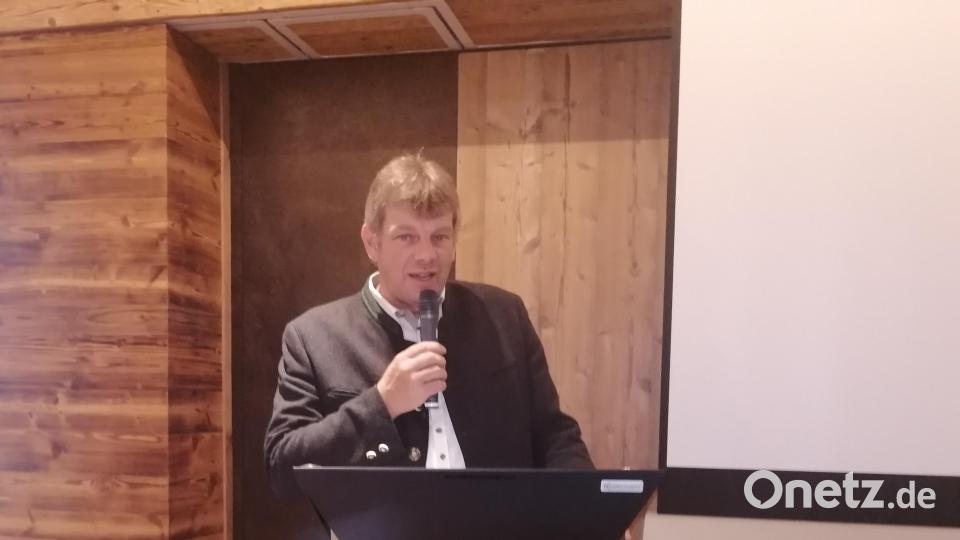 Peter Beer, Kreisobmann des Bauernverbands im Kreis Amberg-Sulzbach, berichtete von Einbrüchen auf dem Markt für Biolebensmittel. Bild: dir