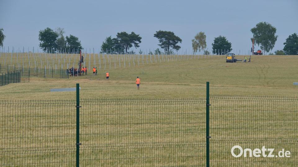 Das Areal des künftigen Bürgersolarparks ist bereits eingezäunt. Bild: ak
