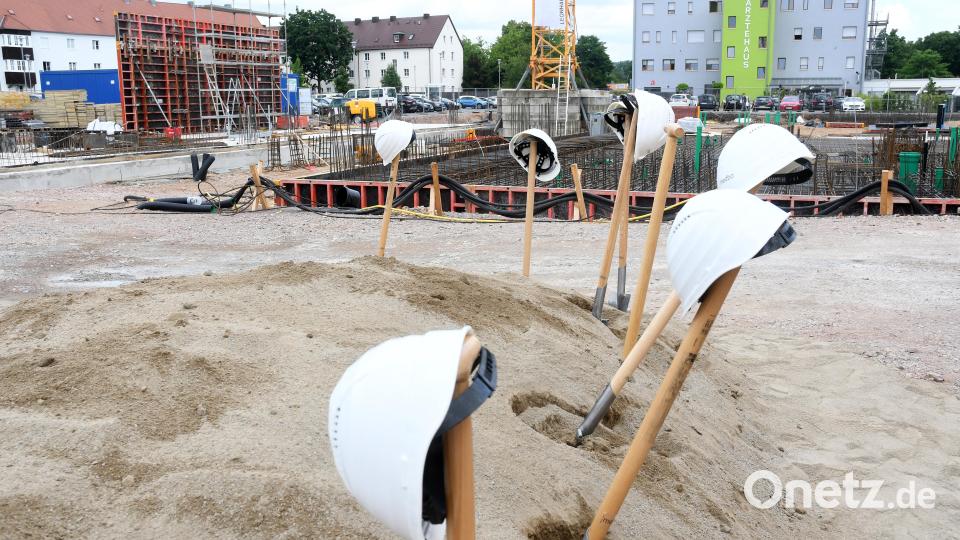 Auf dem Gelände des ehemaligen Augustinerseminars entsteht die neue Kinder- und Jugendpsychiatrie des Bezirksklinikums Regensburg. Bild: Gabi Schönberger