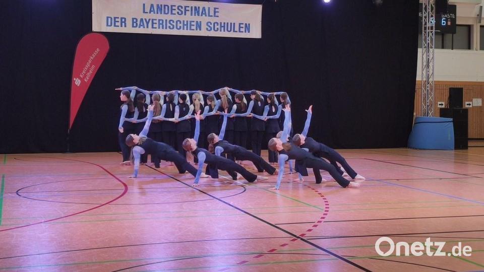 Im Landesfinale ertanzten sich die Mädchen des Elly-Heuss-Gymnasiums mit zwei Teams einen zweiten und einen dritten Platz. Bild: Anja Arnold /exb