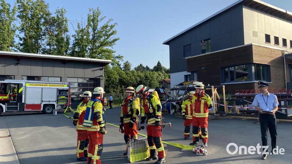 Die Leistungsprüfung der Feuerwehr Parkstein. Die Aktiven sind konzentriert bei der Arbeit. Bild: Feuerwehr Parkstein, Hans Wittmann/exb