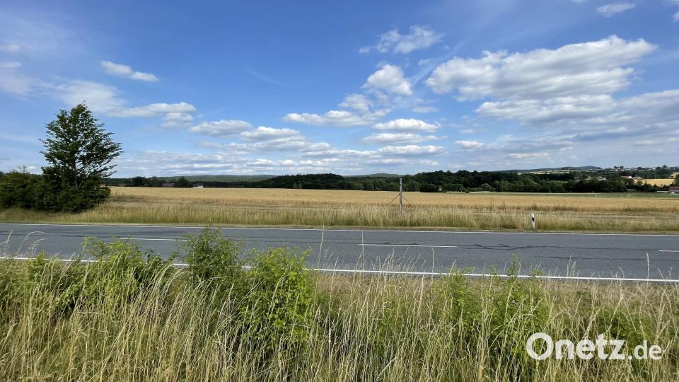 Kann man von der Staatsstraße 2665 bei Zessau aus bald die Windräder des Windparks Silberschlag sehen? Bild: rpp