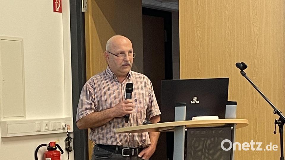 Albert Nikol von der NES (Natural Energy Solutions) erklärte die Notwendigkeit der Energiewende. Bild: rpp