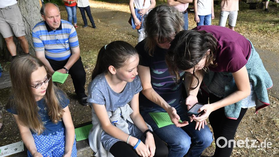 Beim Jugendtag am Mariahilfbergfest kamen die Fürbitten per Whatsapp an. Bild: Petra Hartl