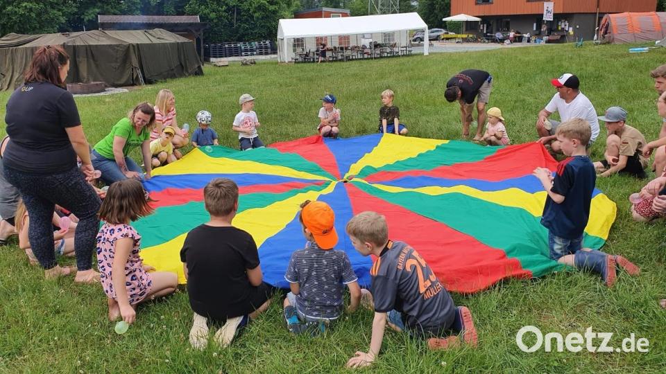 Das Zeltlager des Ortsjugendwerk Windischeschenbach kommt bei den Kindern sehr gut an. Bild: Lena Zeitler/exb