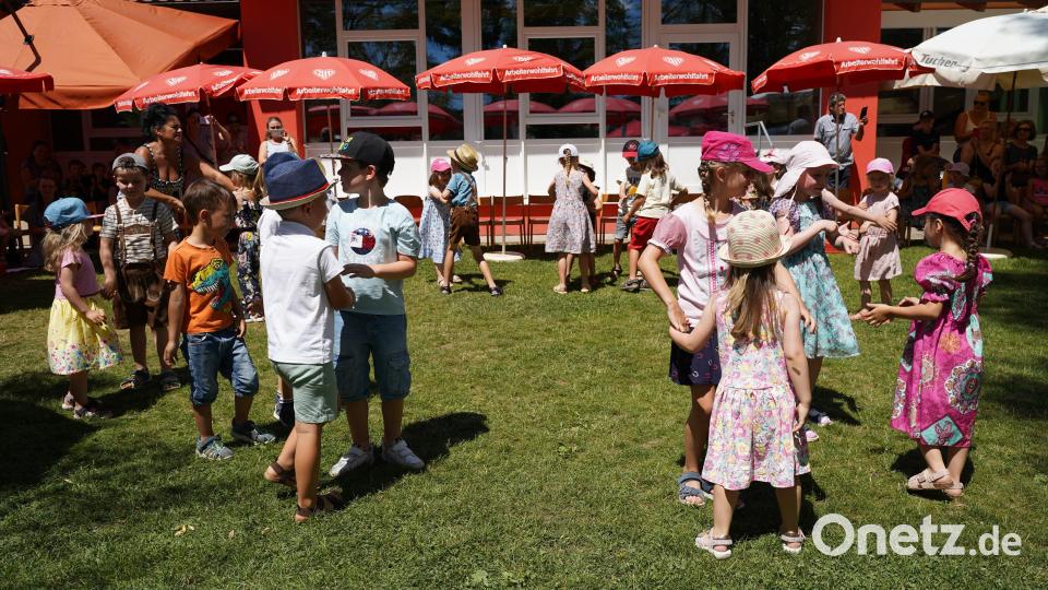 Beim Kindergartenfest zeigten die Kinder ihre Auftritte. Bild: Reiner Hoffmann/exb