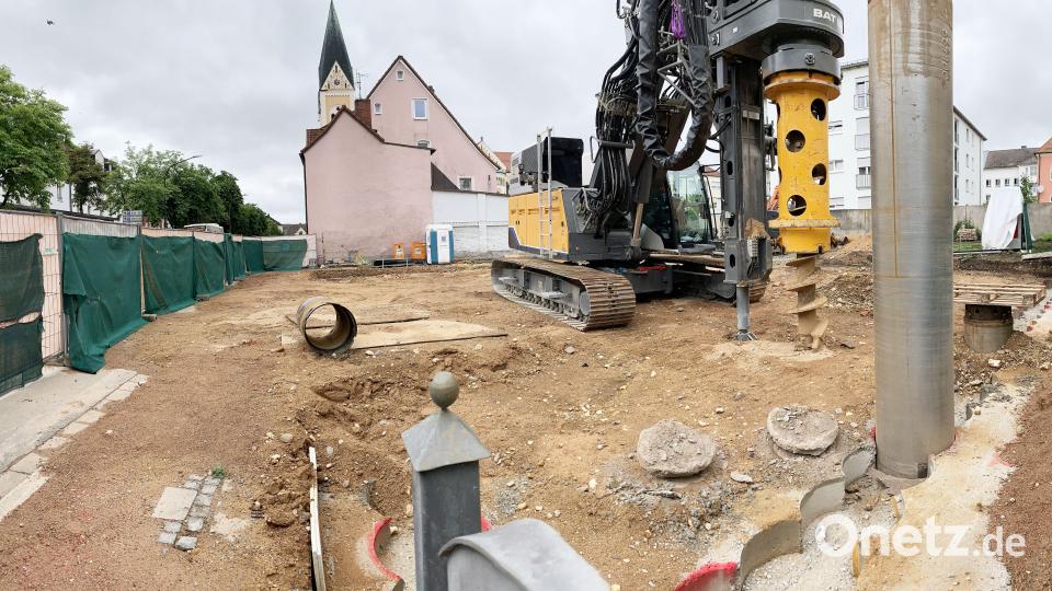 Die Rohbauarbeiten am neuen ADAC-Gebäude in der Bürgermeister-Prechtl-Straße haben am Freitag, 1. Juli, begonnen. Bild: Gabi Schönberger