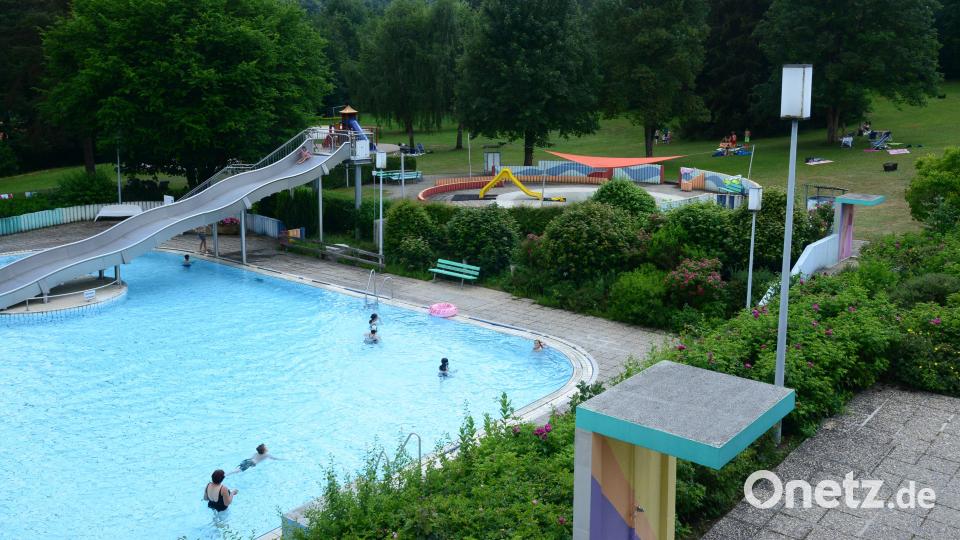 Das Freibad Pleystein hätte wieder durchaus mehr Besucher verdient - auch um zu verdeutlichen, dass ein Interesse an der Erhaltung der Freizeiteinrichtung besteht. Dies betonen die Bürgermeister Rainer Rewitzer und Andrea Lang in der Bürgerversammlung. Bild: bey