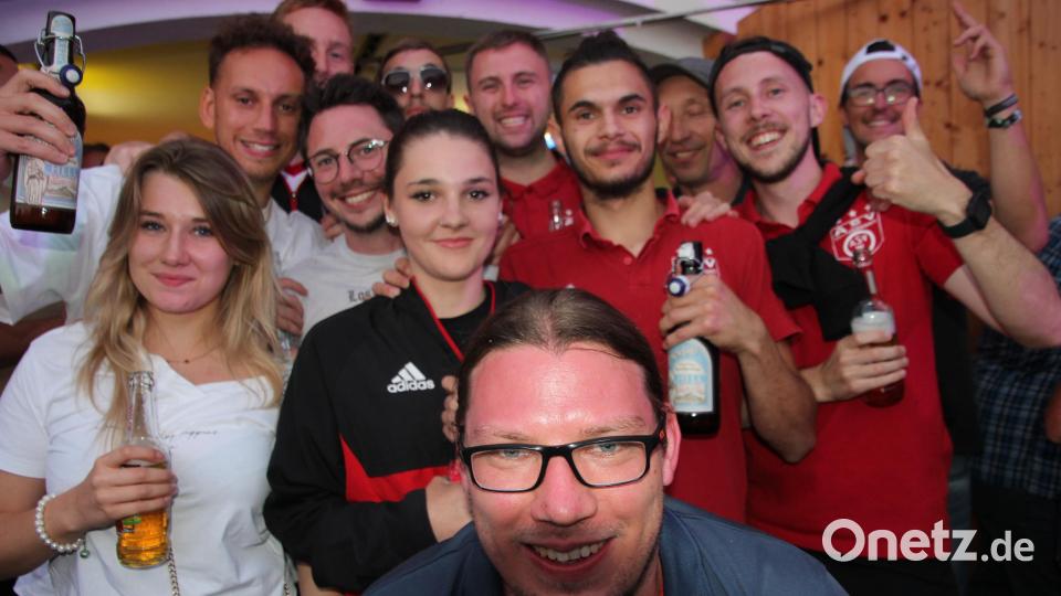 Lebensfreude pur, auch bei den Fußballern des ASV Waldsassen. Bild: kro
