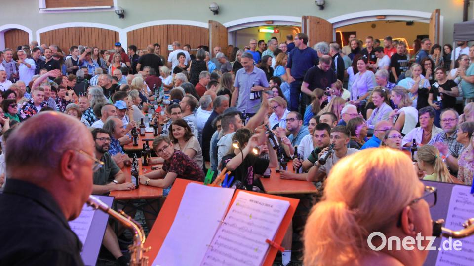 Brechend voll war der Rathaushof am Vorabend des Bürgerfestes bei der Schlagernacht. Bild: kro