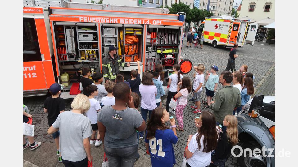 Feuerwehr und Rettungswagen. Bild: Kunz