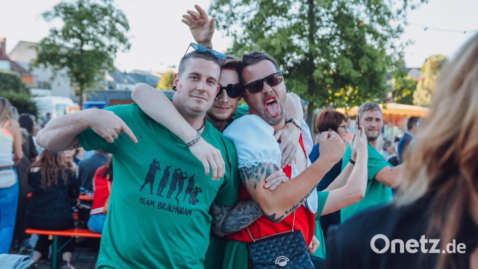 Ein Junggesellenabschied auf dem Open-Air-Konzert. Bild: Susanne Forster