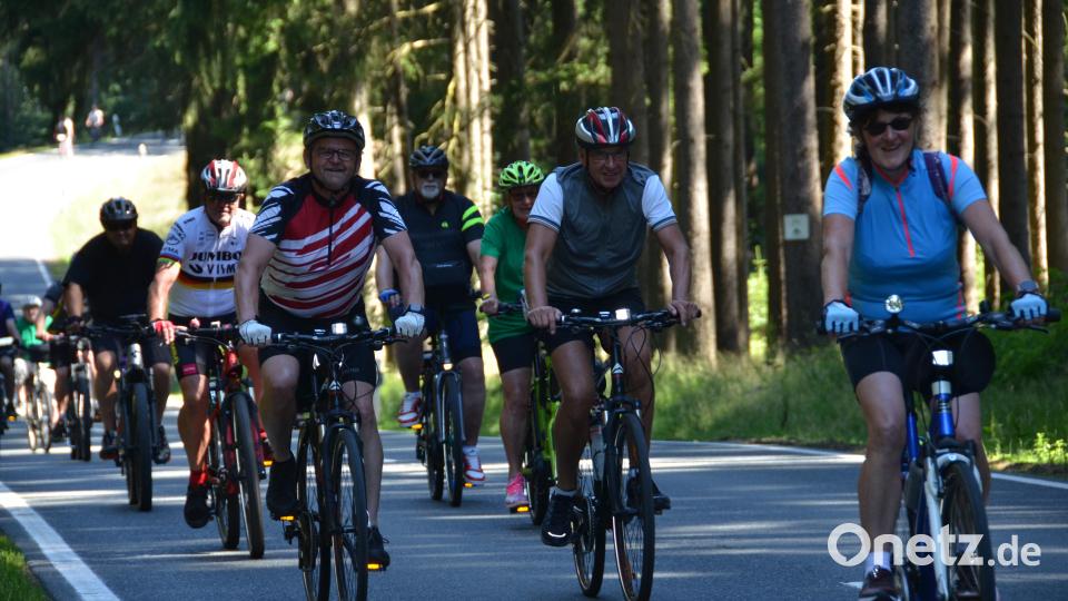 Die Radler gehen nicht verbissen sondern ganz locker auf die Strecke. Bild: dob