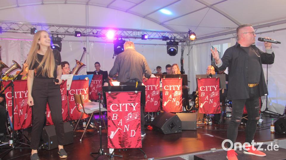 Die Cityband mit Sängern Anna-Maria Gmeiner und Sänger Peter Erl bot eine tolle Schlagernacht. Bild: kro