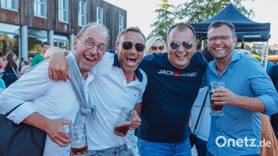 Diese Open-Air-Gäste haben gute Laune. Bild: Susanne Forster