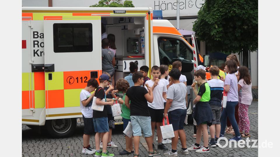 Auch das BRK war mit einem Rettungswagen vor Ort. Bild: Kunz
