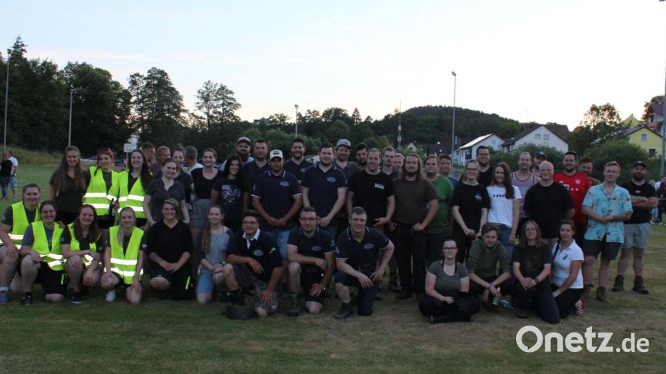 Am Tag des Johannesfeuers richtet die DJK Utzenhofen einen Seilzugwettbewerb aus. Die besten Damen- und Herrengruppen im Tauziehen bekommen Preise für ihre zugkräftige Taktik. Bild: aun