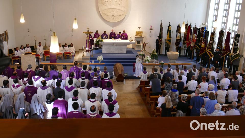 Viele Bekannte und Freunde feierten den Abschiedsgottesdienst für Pater Binu in der Kirche St. Josef in Altfalter. Bild: ga