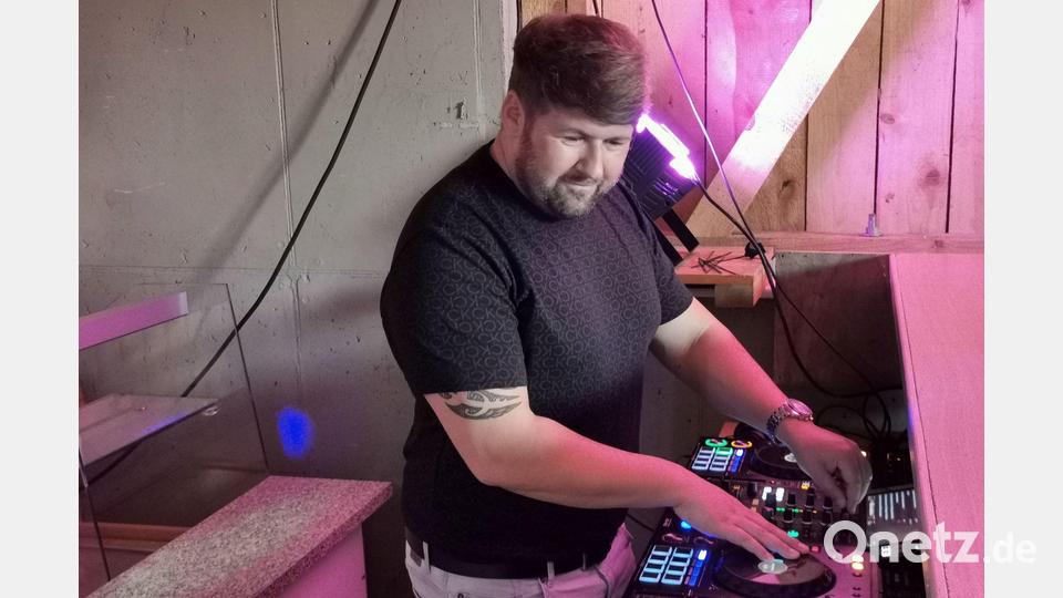 In der Stodlbar zeichnet DJ Roomman (Benny Zimmermann) für den Sound verantwortlich. Bild: gz