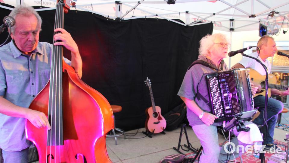 Die Band &quot;Old Folks&quot; spielte beim Kunsthaus. Bild: kro