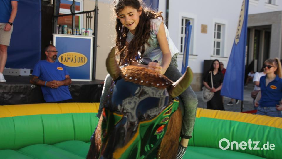 Radio Ramasuri lud zum Bullriding ein. Bild: kro