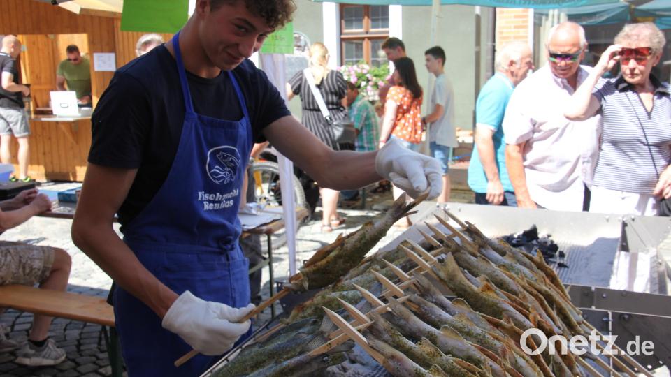 Forellen waren als Steckerlfisch im Angebot. Bild: kro