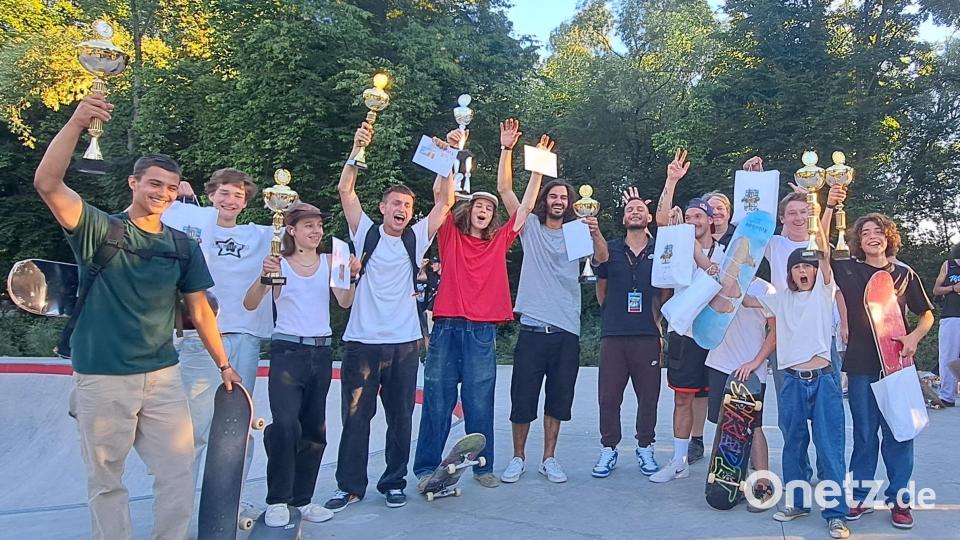 Mit einer Siegerehrung für die besten 15 Skater endete der Weidener Skatecontest 2022. Bild: Laura Enzmann