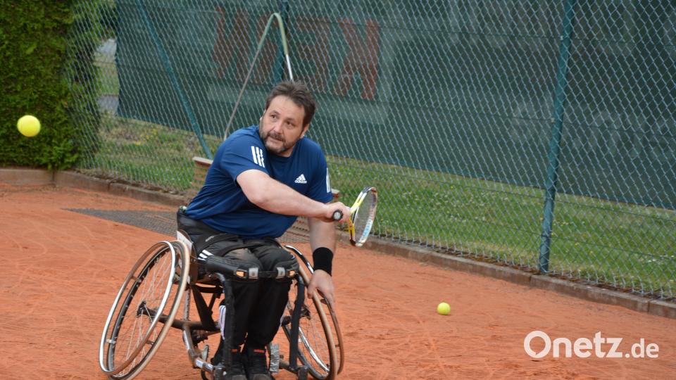 Zu Gast war der 19-malige Deutsche Rolli-Tennismeister Peter Seidl, der allen Anwesenden gleich sein sportliches Können zeigte. Bild: jr