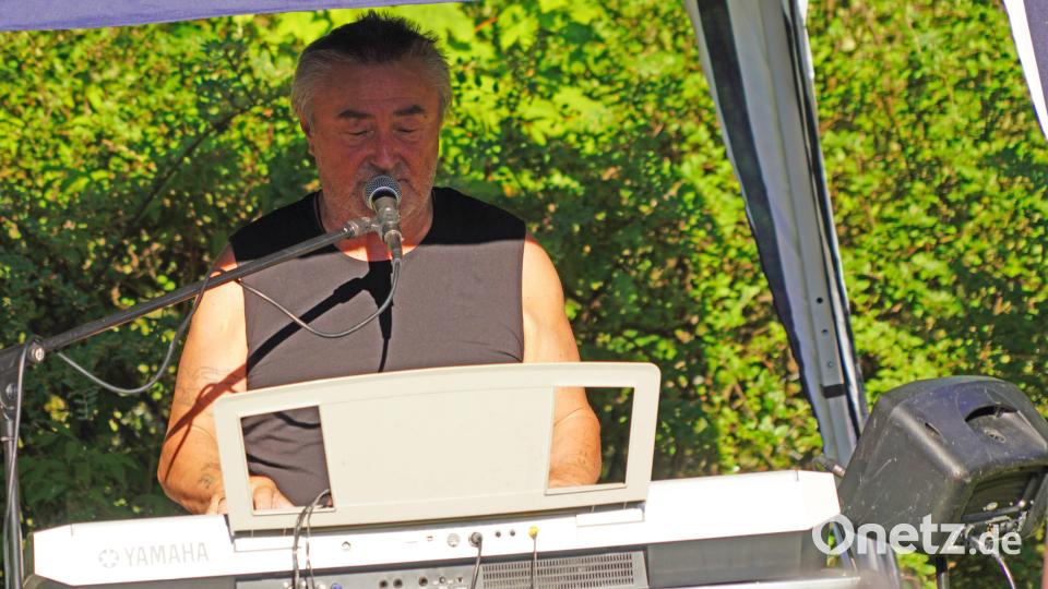 Mike Rain bringt beim Waldthurner Siedlerfest Stimmung bis in die Nacht Bild: fvo