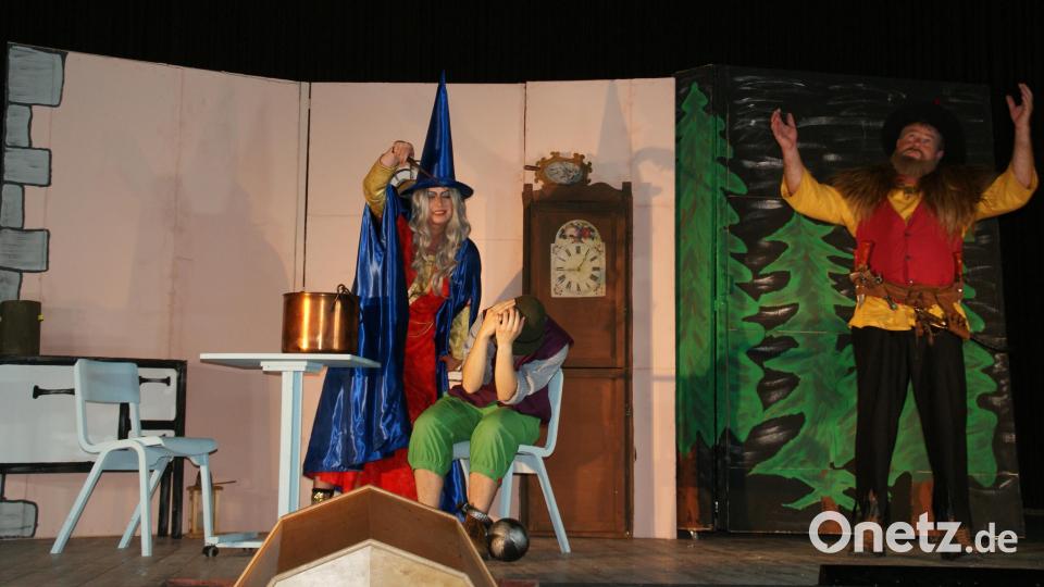 Eindrucksvoll agierten die Akteure des Amateurtheaters Marktredwitz beim Kinderstück „Räuber Hotzenplotz“. Bild: fpdh