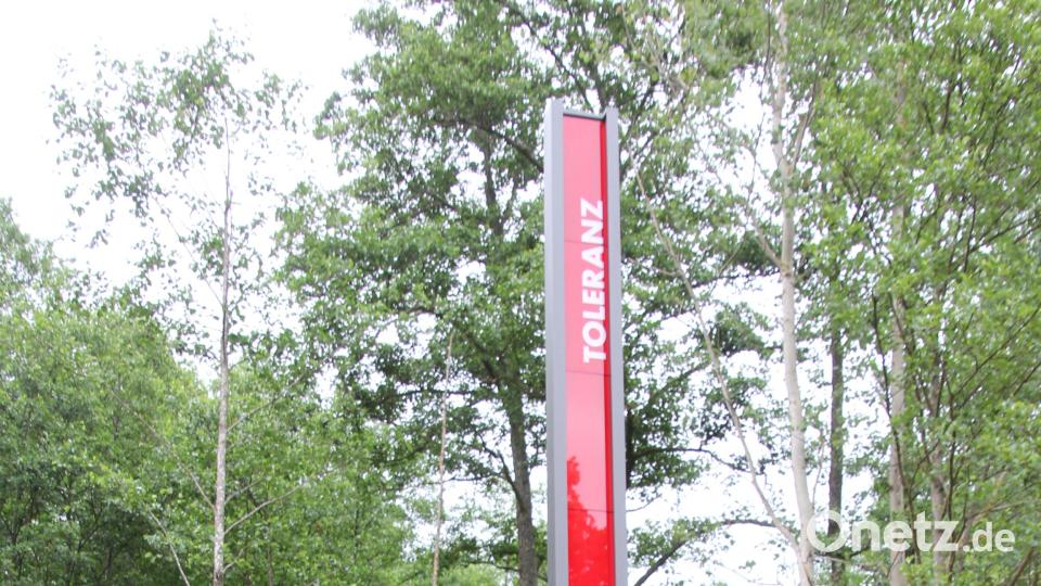 Acht Meter hoch ist die Stele der Toleranz am Grenzübergang bei Waldsassen. Bild: kro
