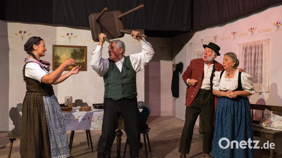 Mit seinen Schelmereien bringt der Dorfboder Simmerl den Laaringer Bauern an den Rande eines Nervenzusammenbruchs. Bild: chl