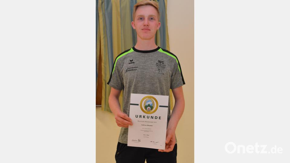 Andreas Bäumler ist Bayerischer Meister mit der Luftpistole bei den Junioren II männlich. Auf der Olympiaschießanlage in Hochbrück zeigt er am Sonntag Zielgenauigkeit und Ausdauer und kehrt mit dem begehrten Titel in seine Heimat zurück. Bild: dob