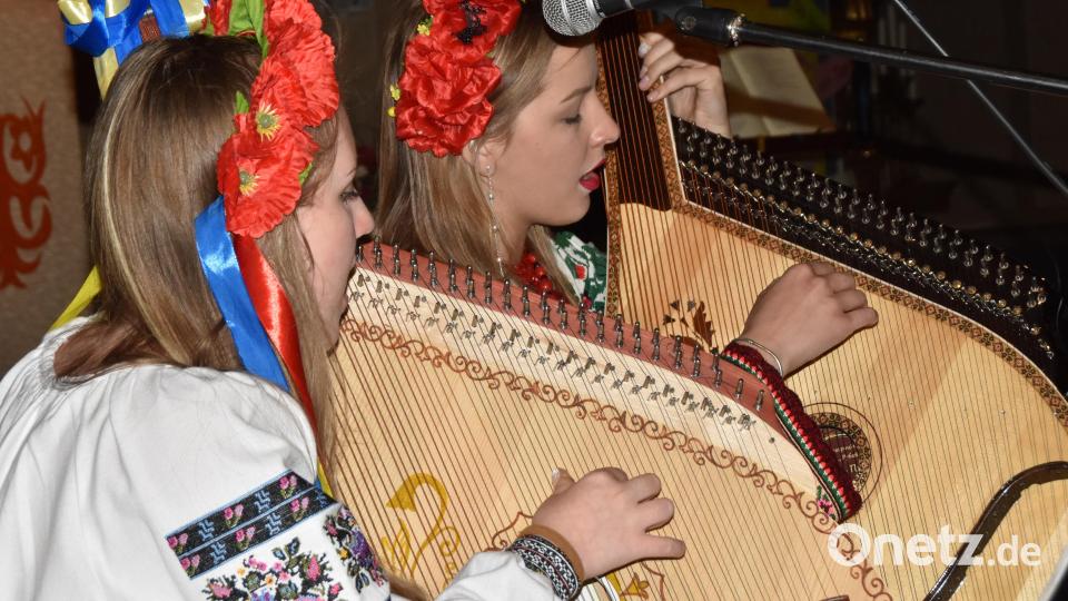 Die Musikerinnen von "Zbrucz" gestalten die Gebetsstunde. Bild: hcz