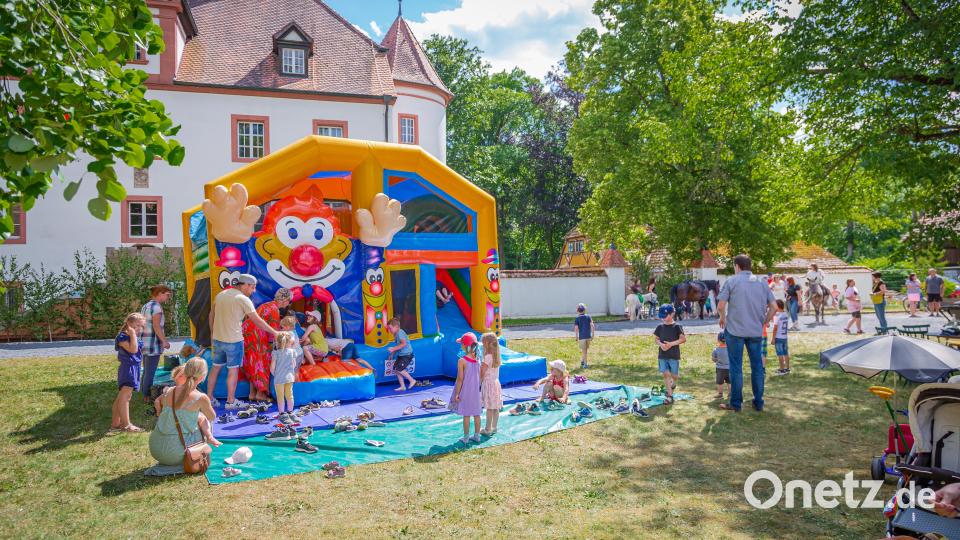 Die Hüpfburg stand beim Familienfest hoch in der Gunst der Kinder. Bild: CSU-Ortsverband Kastl/exb