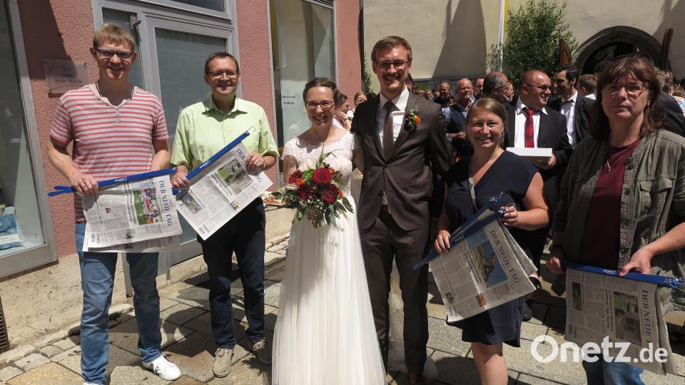 Die Kolleginnen und Kollegen der Braut vom &quot;Neuen Tag&quot; gratulierten. Bild: Rainer Sollfrank/exb