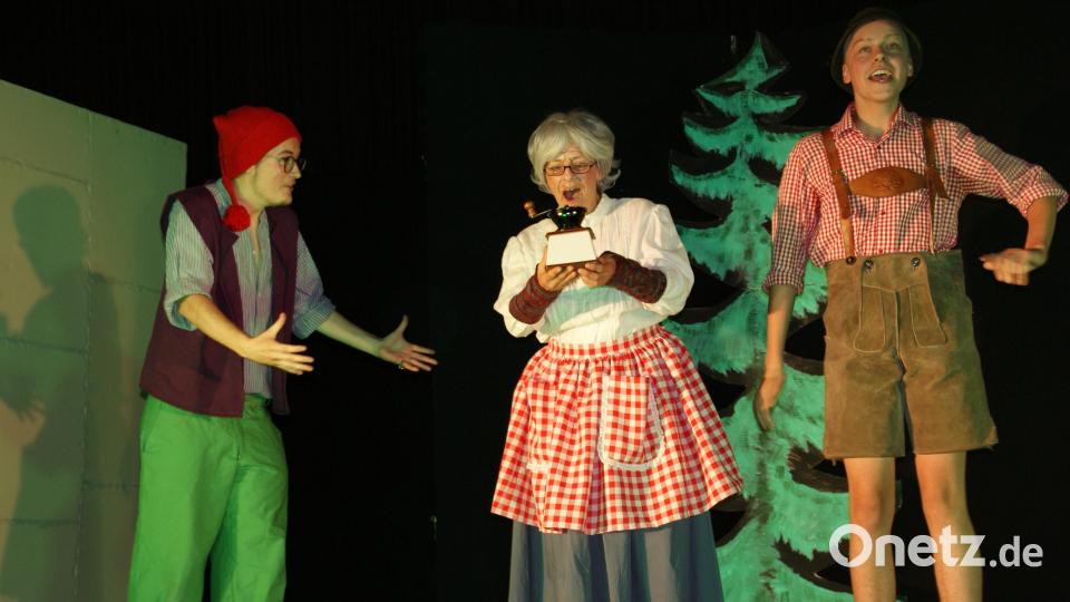 Eindrucksvoll agierten die Akteure des Amateurtheaters Marktredwitz beim Kinderstück „Räuber Hotzenplotz“. Bild: fpdh