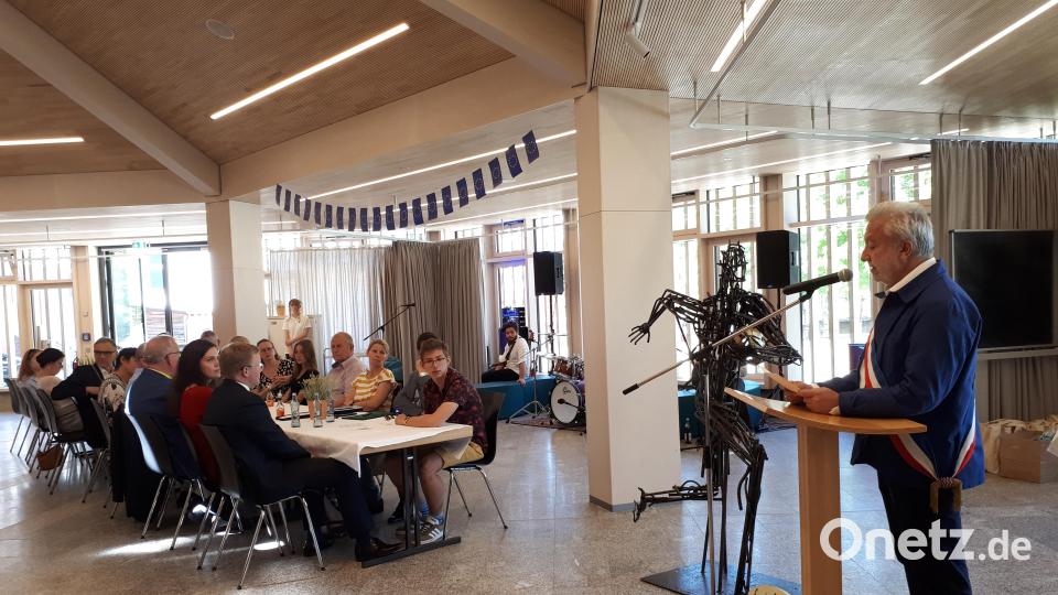 Bürgermeister Olivier Thomas (rechts) bei seiner Ansprache im "Diepoldeum". Bild: pz