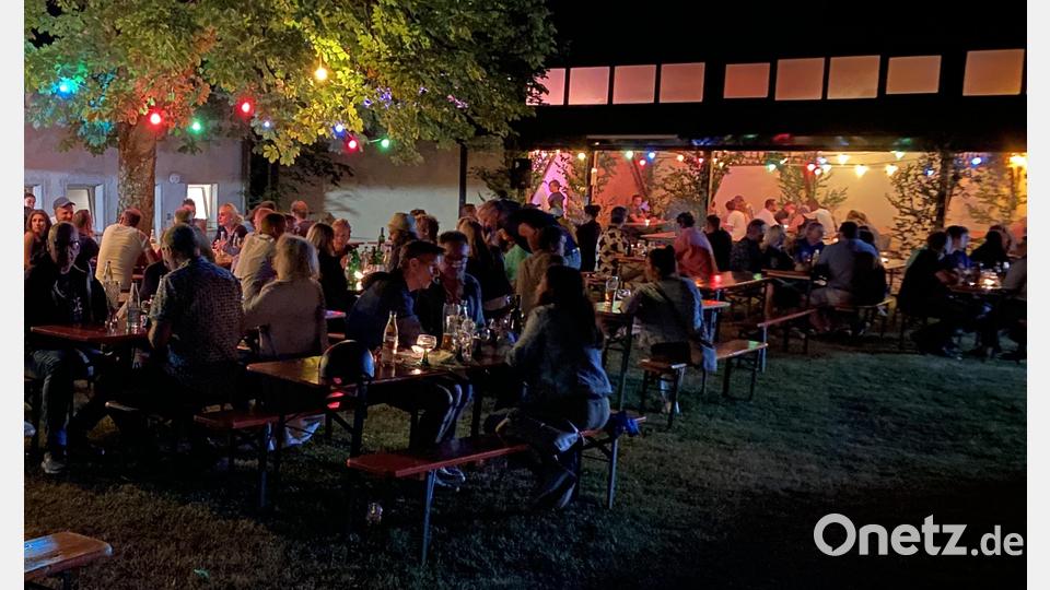 Ein lauschiger Abend vor romantischer Kulisse. Bild: Markus Dobmeier/exb