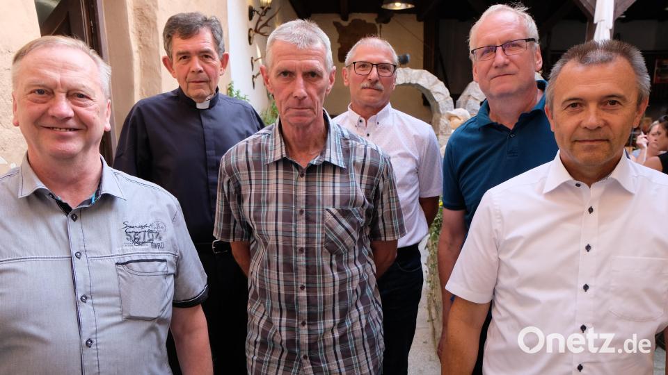 Mit diesem Team geht der Katholische Männerverein die kommenden Herausforderungen an. Von links: Martin Landgraf, Pfarrer Max Früchtl, Hans Eismann, Bernhard Schedl, Markus Wall und Lothar Kurz. Bild: le