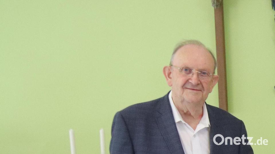 Rudolf Ruppert - hier bei einem früheren Termin im St.-Barbara-Heim - verfolgte seine Verabschiedung per Videoschalte von zu Hause aus. Archivbild: mfh