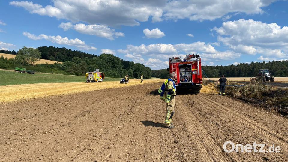 Die Hitze macht den Einsatzkräften zu Schaffen. Bild: Ernst Dominik