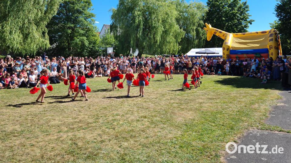 Die SV Grafenwöhr Tanzen-Mädels waren das Highlight des Spielplatzfestes. Bild: sne